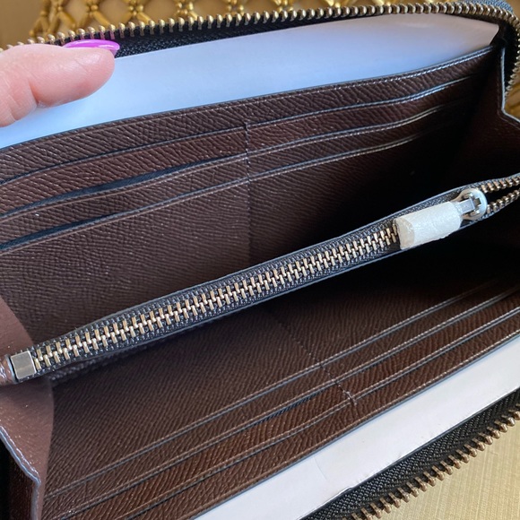 SOLD Coach accordion wallet - Picture 4 of 6